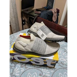 Adidas Men’s UltraBoost Beige Size 5 mens WMN 6.5